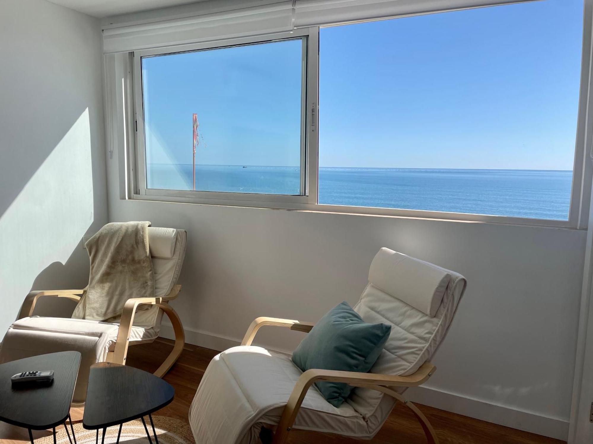 Apartamento Calma Carihuela Beach - 10 Metros De La Playa Torremolinos Kültér fotó