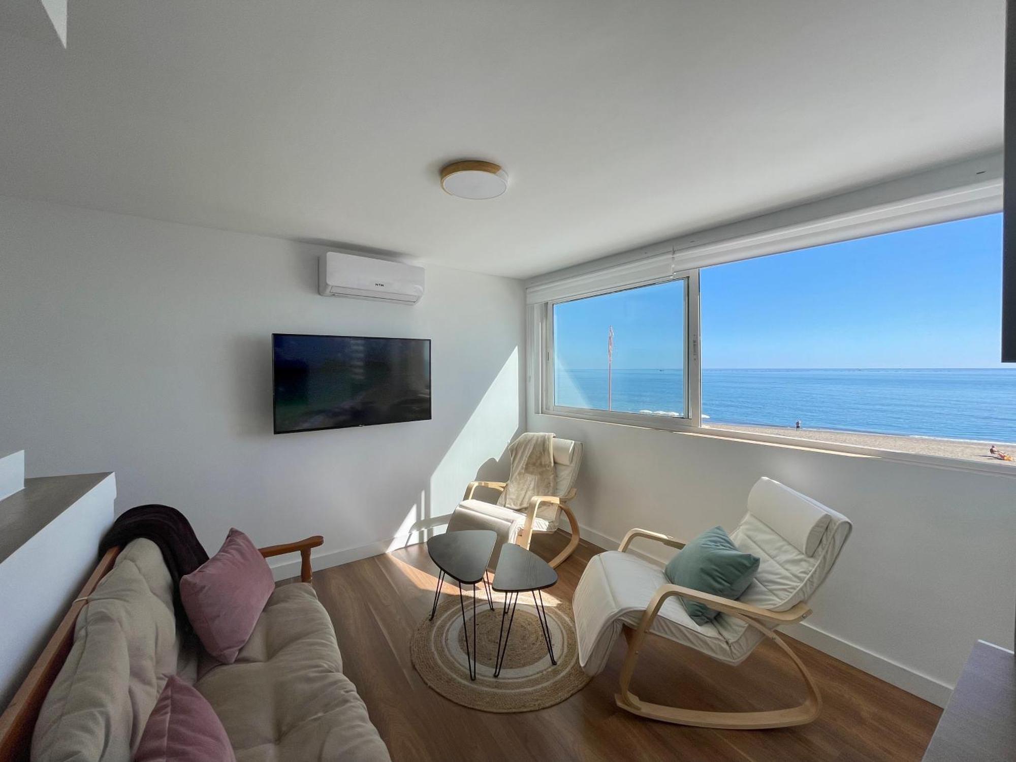 Apartamento Calma Carihuela Beach - 10 Metros De La Playa Torremolinos Kültér fotó