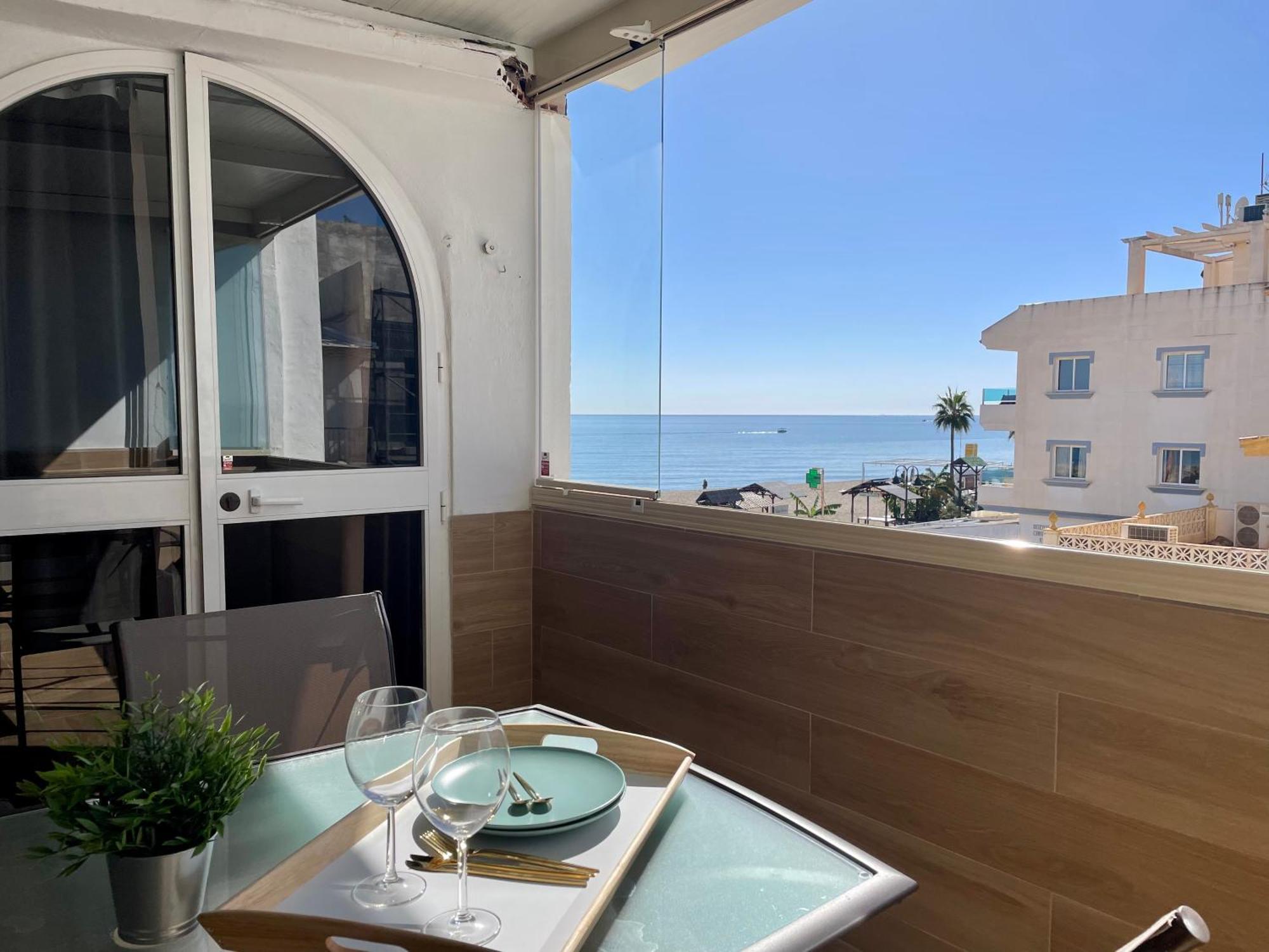 Apartamento Calma Carihuela Beach - 10 Metros De La Playa Torremolinos Kültér fotó
