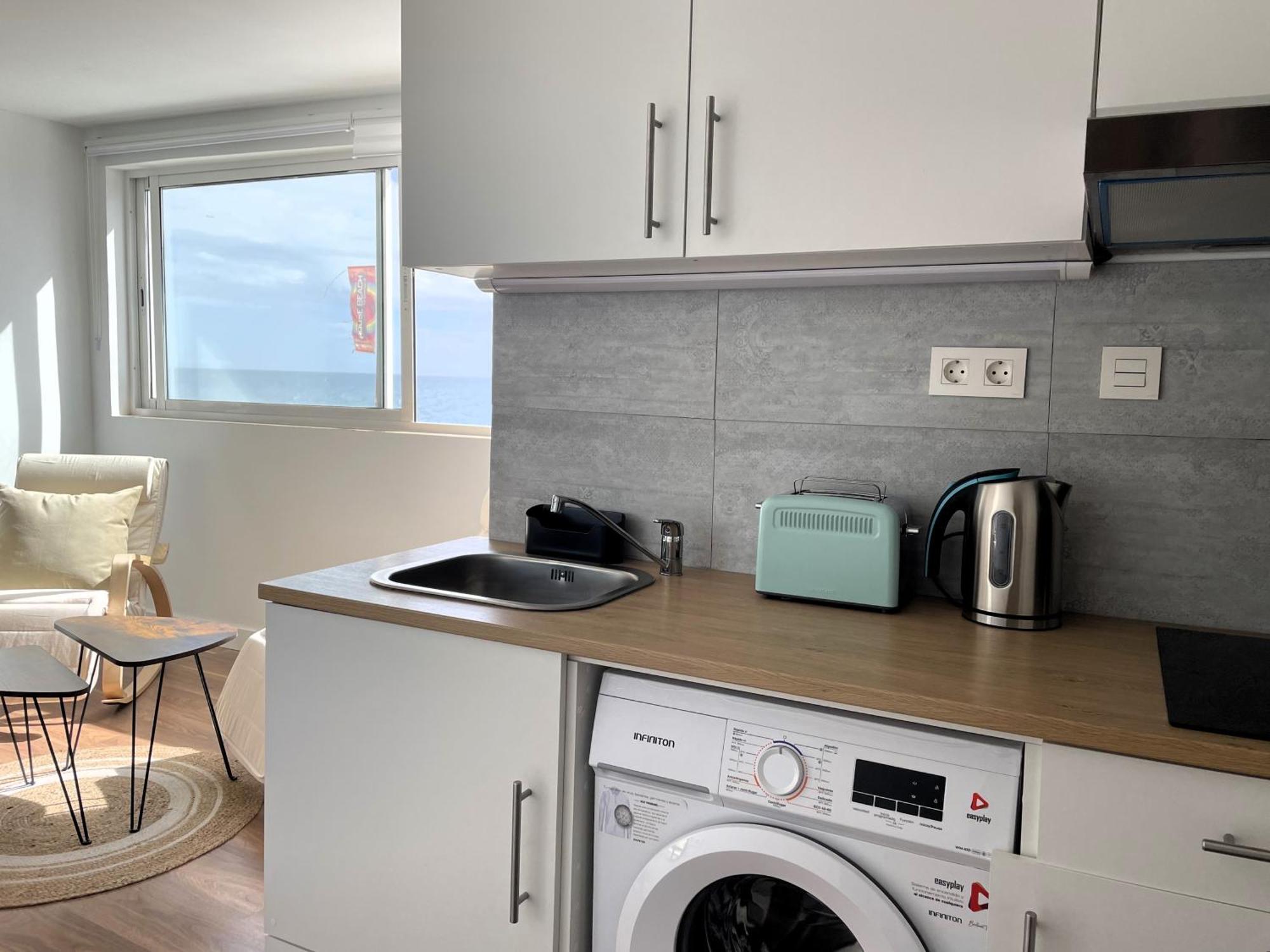 Apartamento Calma Carihuela Beach - 10 Metros De La Playa Torremolinos Kültér fotó